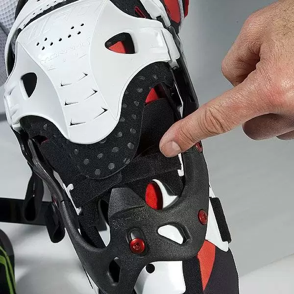 UFO Morpho FIT Red Knee Brace Right Side 8 UFO Morpho FIT Red Knee Brace Right Side - Image 6