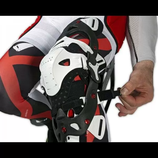 UFO Morpho FIT Red Knee Brace Right Side 4 UFO Morpho FIT Red Knee Brace Right Side - Image 2