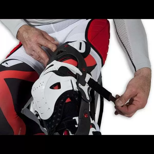 UFO Morpho FIT Red Knee Brace Right Side 12 UFO Morpho FIT Red Knee Brace Right Side - Image 10